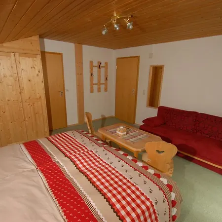 Konukevi Landhaus Bergleben 3*
